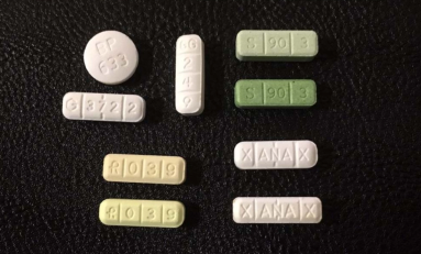 What does Xanax look like? Xanax bars are long white pills that are etched with the brand name and typically with the number two to indicate the dosage of the medication.