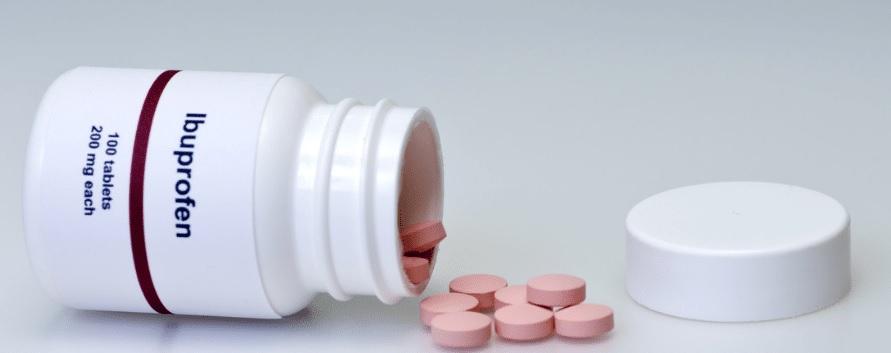 Can you take Ibuprofen with alcohol? Mixing Ibuprofen and alcohol can have serious and potentially dangerous consequences. Alcohol and Ibuprofen's adverse effects increase with frequent use and heavy drinking.
