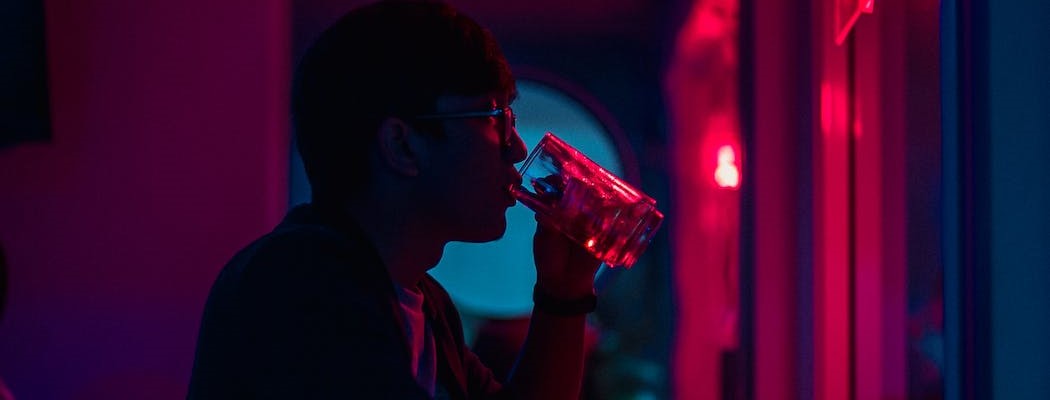 a man drinking in a bar representing social drinking vs alcoholism